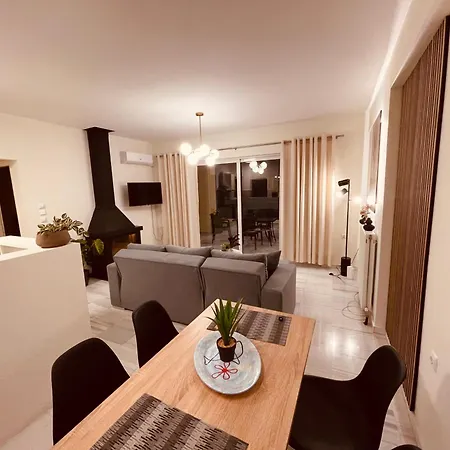 아파트 Elenas Sweet - Penthouse With Large Balcony Pírgos